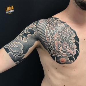 tatuaje_japones_pectoral_elemental_Logia_Barcelona_Willian_Spindola